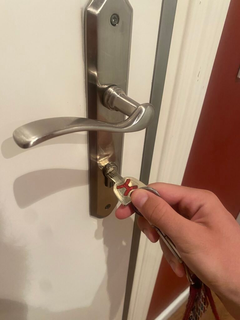 Puerta con llave en Finestrat